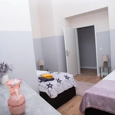 Big 4rooms Kurfuerstendamm * Berlijn